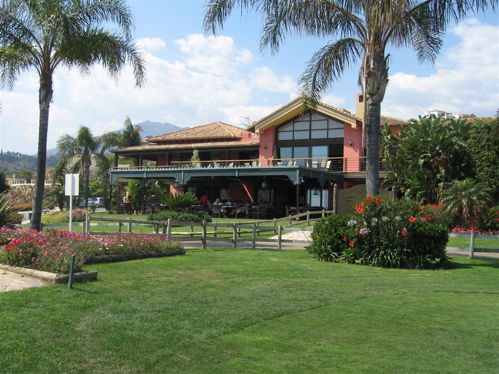 Los Arqueros Club House