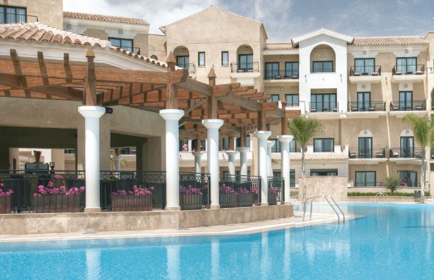 The external pool at the Hilton La Torre Hotel with the hotel in the background.