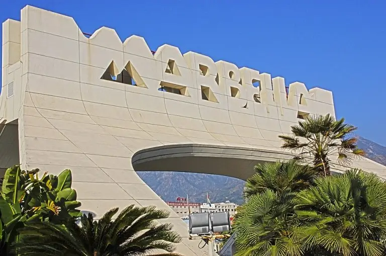 Marbella street arch with the words "Marbella".